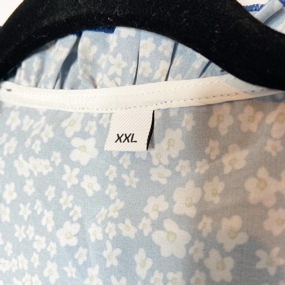 boutique floral print top, daisy print top, navy blue floral print blouse - Picture 4 of 6